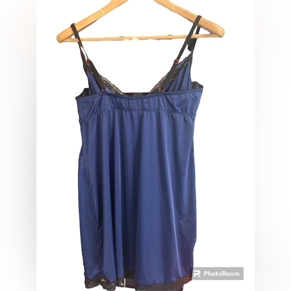 Cosmopolitan negligee - Picture 2 of 3